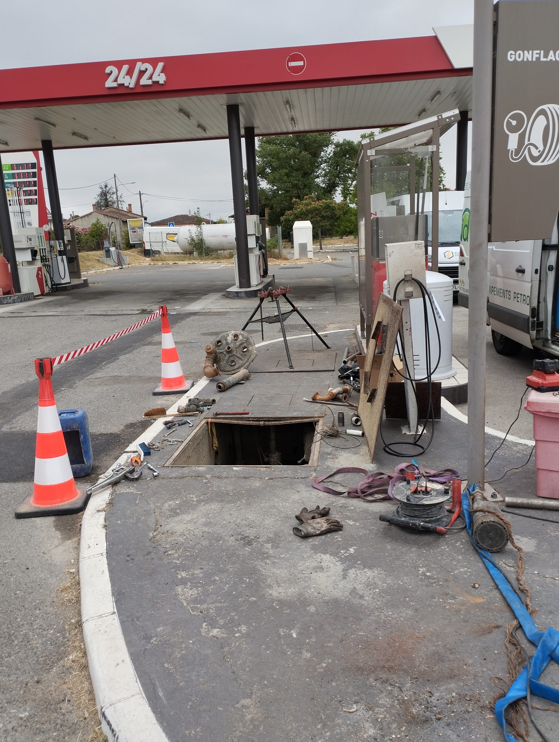 Maintenances préventives, amélioratives, correctives et curatives des équipements hydrocarbures Photo